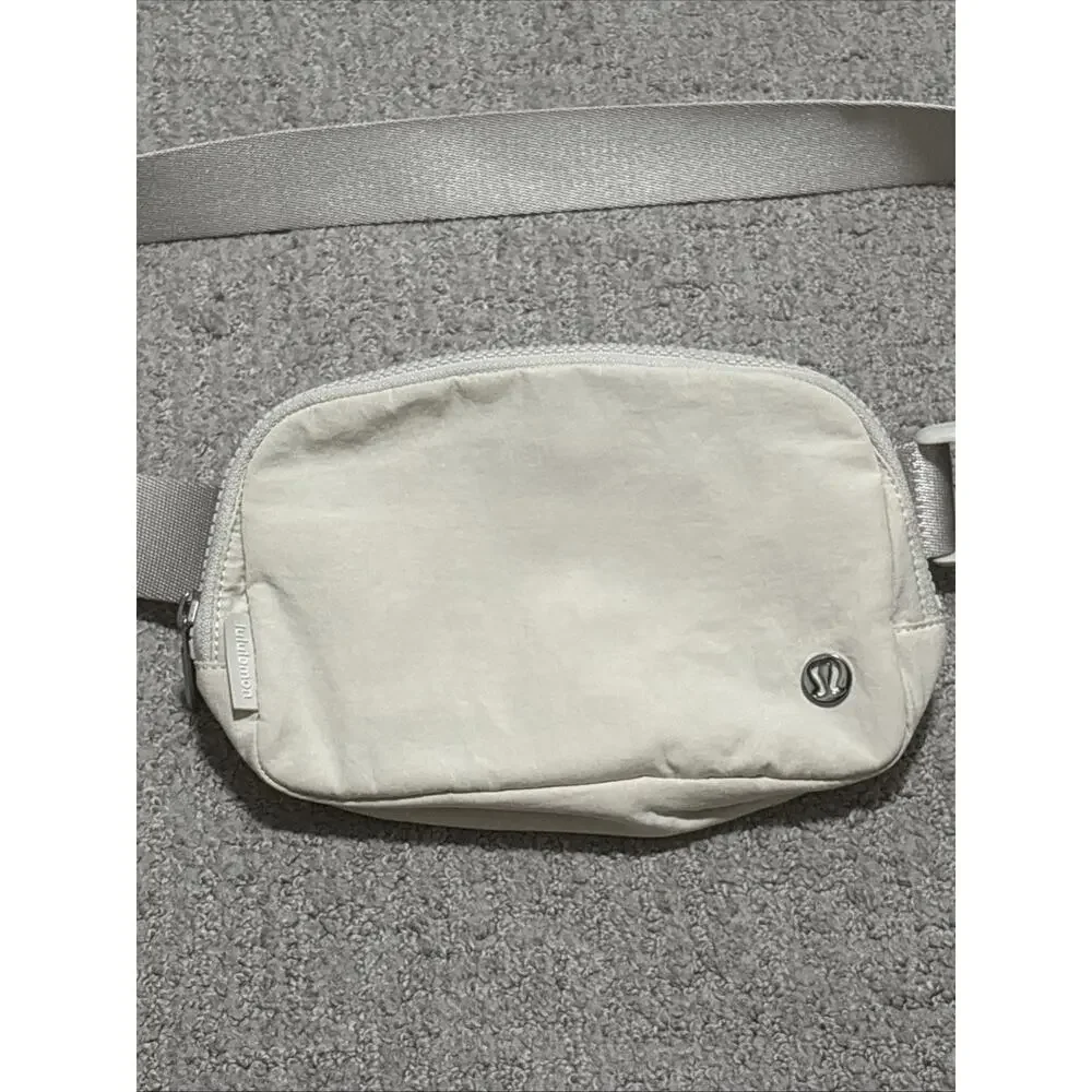 LLululemon Everywhere Belt Bag OS Adjustable Strap Ivory Metallic Logo NWOT
